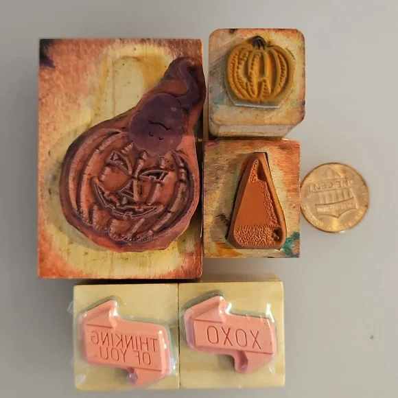 Lot of 14 Halloween themed rubber stamps Pumpkins skulls a graveyard border cats - Picture 4 of 14